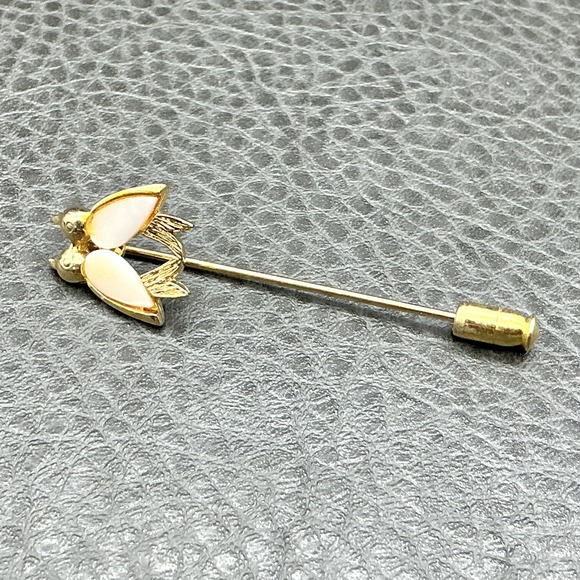 Jewelry - Vintage Stick Pin Love Birds‎ Gold Tone White Inlay Hat Lapel Brooch 2 Inch